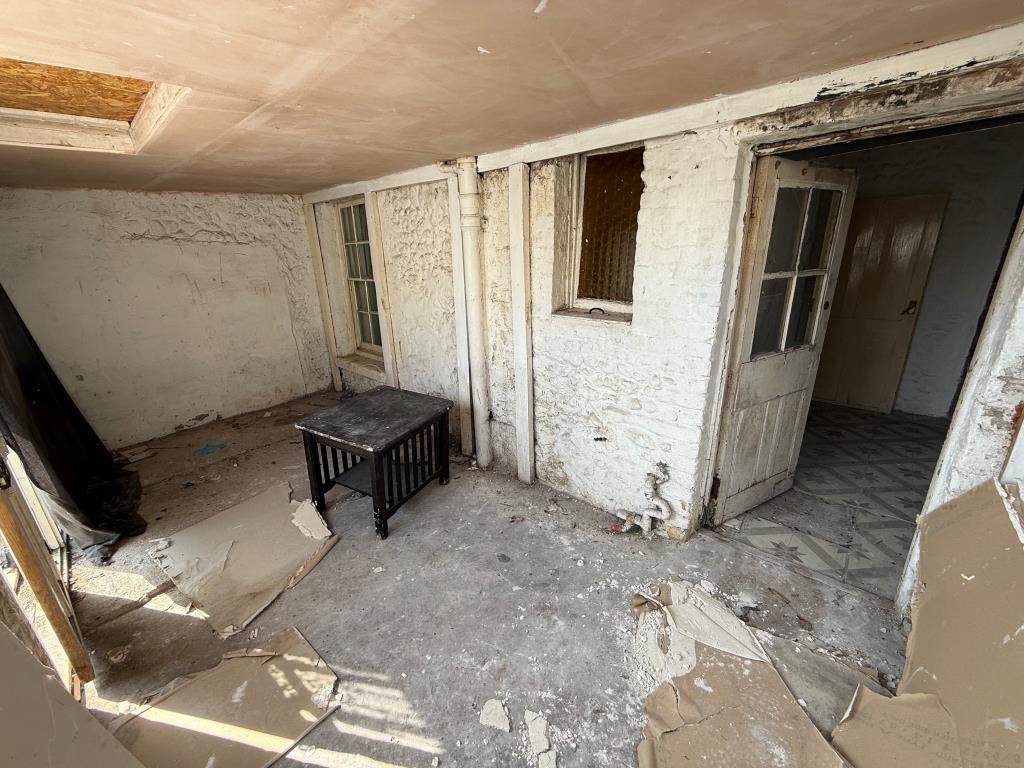 Flat B room to rear