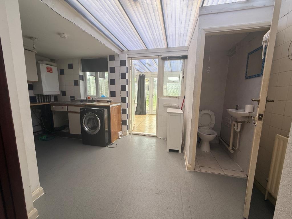 Access to kitchen WC and conservatory