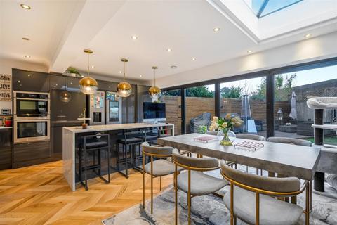 15 Hatch Lane, Windsor, SL4 3QU
