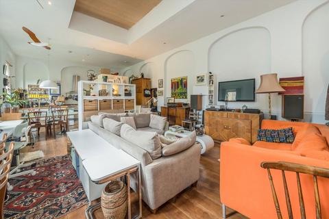 16 Elrington Road, London, E8 3BJ