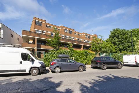 2 bedroom flat for sale, Brecknock Road, London