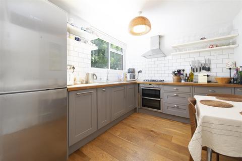2 bedroom flat for sale, Brecknock Road, London