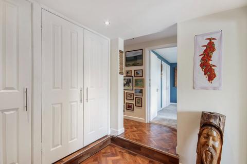 2 bedroom flat for sale, Lingfield Road