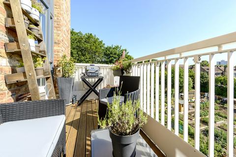 22, Howell Court Enfield Road, London, W3 8BJ