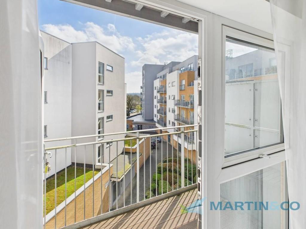 CAM02145 G0-PR0054-STILL005-thumbnail-h750-70