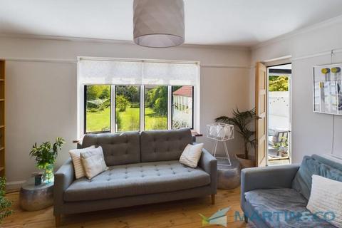 3 bedroom detached house for sale, Hadlow Road, Kent TN9
