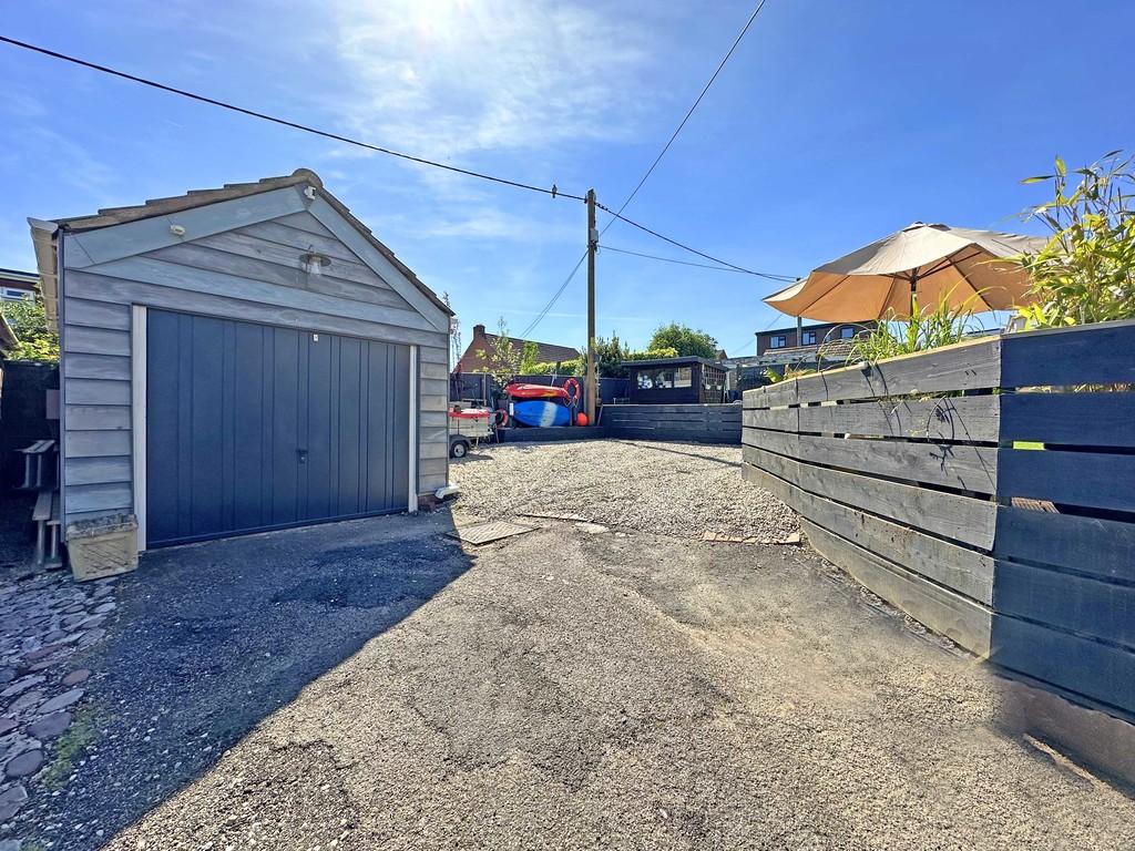 13 Garage parking