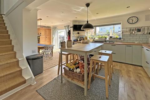 Dovedale Exminster Hill, Exminster, Exeter, EX6 8DW
