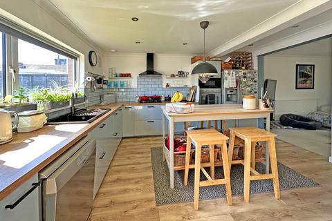 Dovedale Exminster Hill, Exminster, Exeter, EX6 8DW