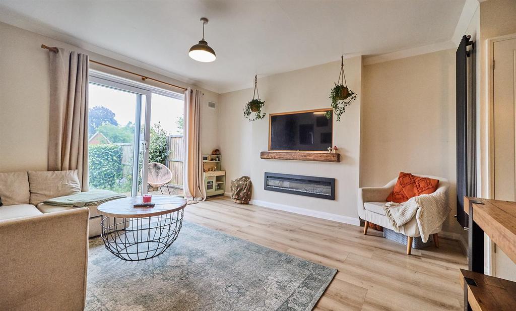 Lounge dining room to rear