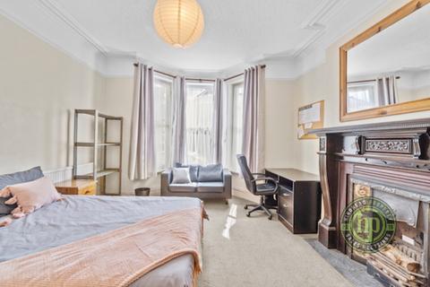 6 bedroom house share to rent, Pentillie Crescent, Plymouth PL4