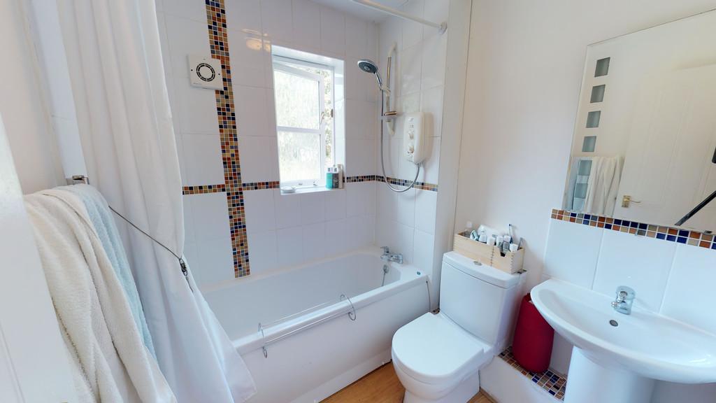2 Wt JHP4 Bot Q - Bathroom