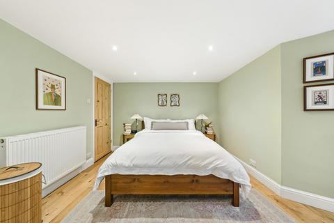 21 Alconbury Road, London, E5 8RG