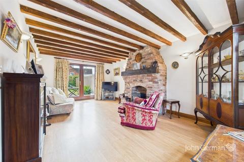 undefined, Castrum Court, Rocester