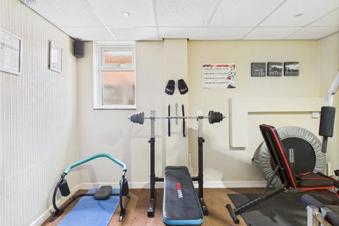 37 Moat Drive, Drayton Bassett, Tamworth, B78 3UG