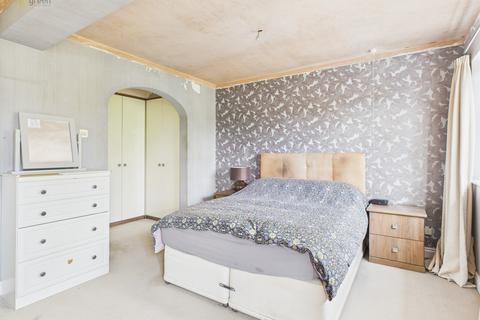 37 Moat Drive, Drayton Bassett, Tamworth, B78 3UG