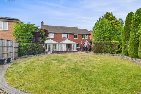 37 Moat Drive, Drayton Bassett, Tamworth, B78 3UG