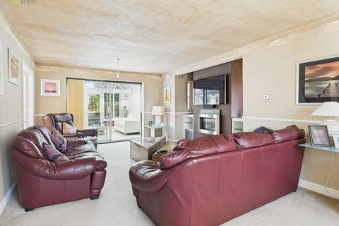 37 Moat Drive, Drayton Bassett, Tamworth, B78 3UG