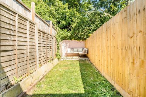 25 Caxton Road, London, SW19 8SJ