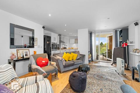 2 bedroom apartment for sale, Lyon House, Hansen Court, Century Wharf, Cardiff