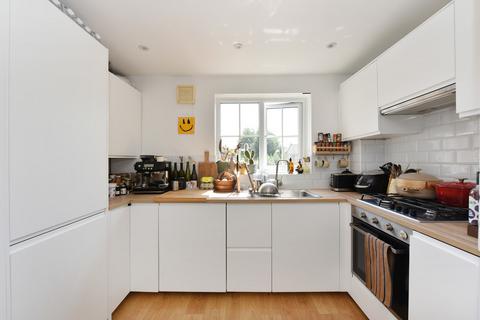 37 Speldhurst Road, London, E9 7EH