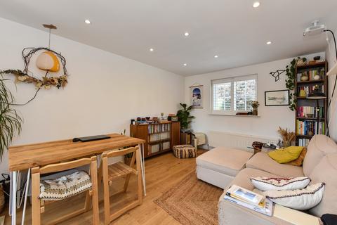 37 Speldhurst Road, London, E9 7EH