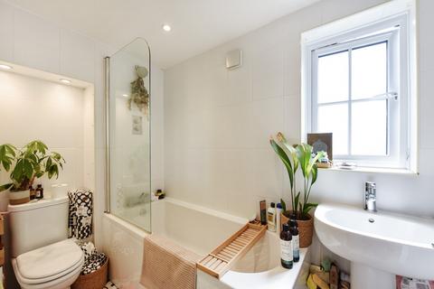 37 Speldhurst Road, London, E9 7EH