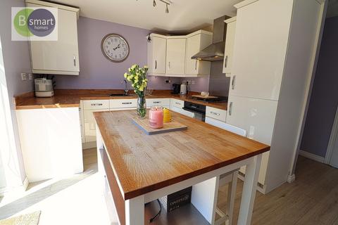 3 bedroom semi-detached house for sale, Buzzard Avenue, Mexborough S64