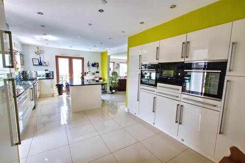 undefined, Llansaint, Kidwelly