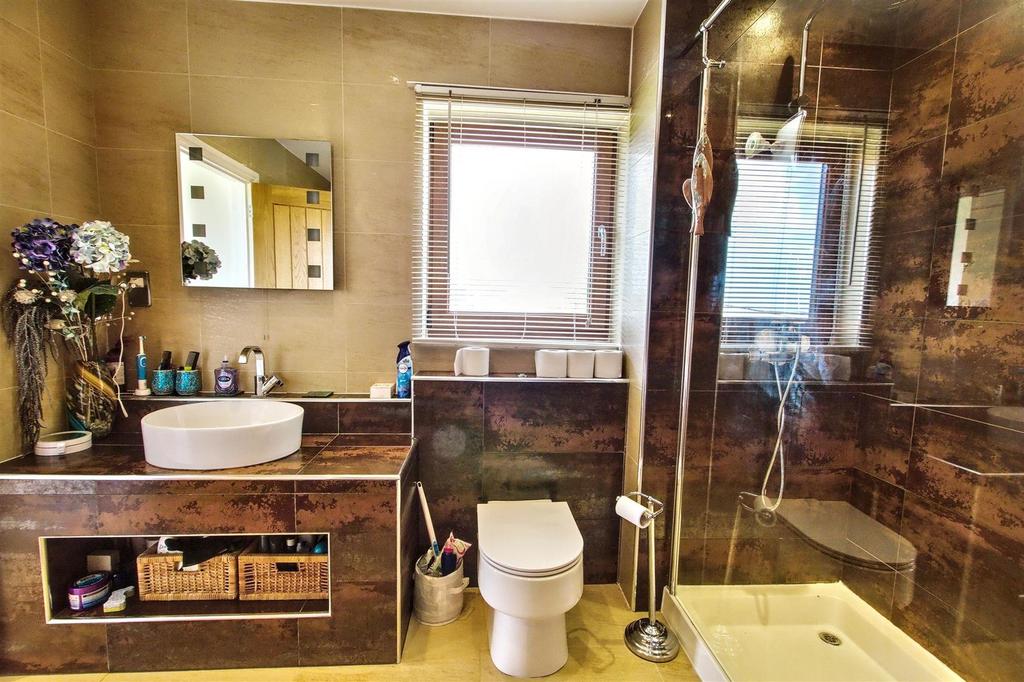 Master Bedroom En Suite