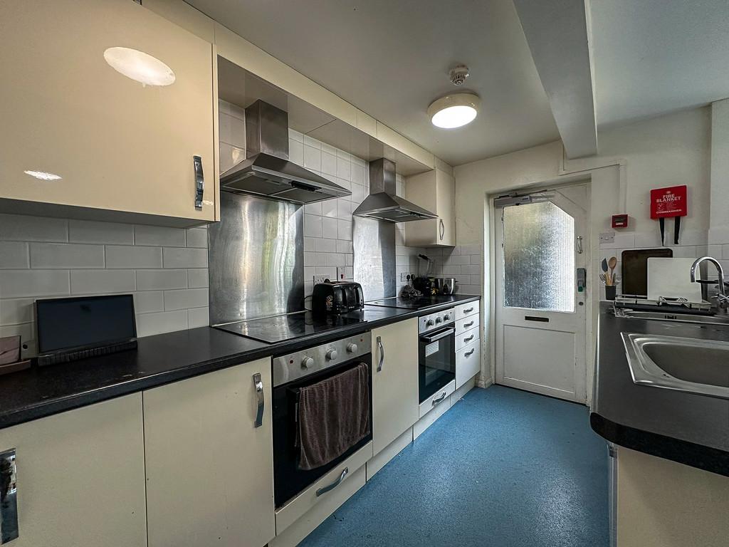 Communal Kitchen Living Space (4)