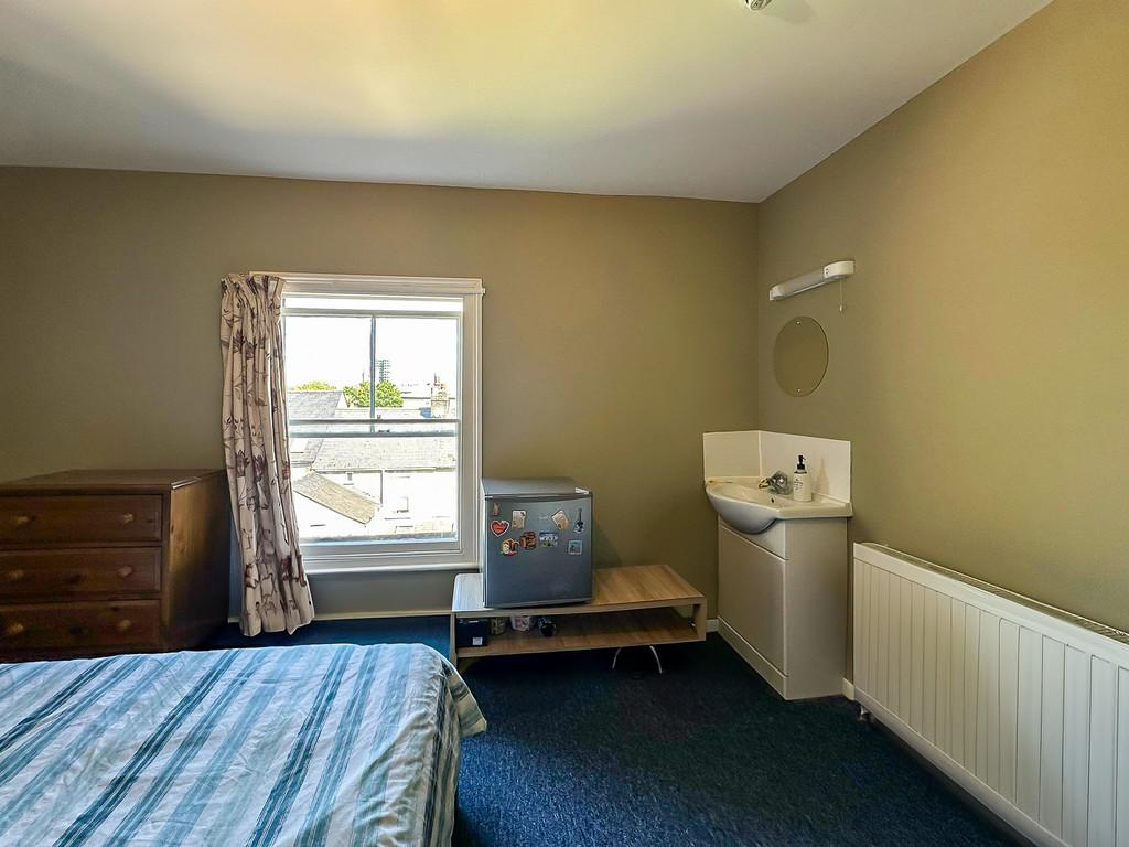 Room 10 (2)