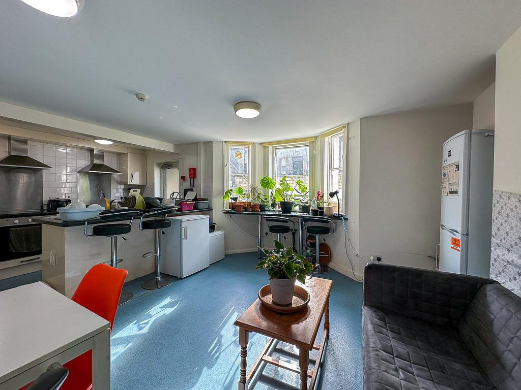 Communal Kitchen Living Space (3)