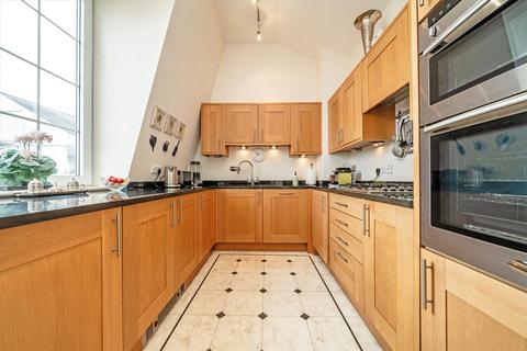 2 bedroom flat to rent, Carlyle Court, London SW10