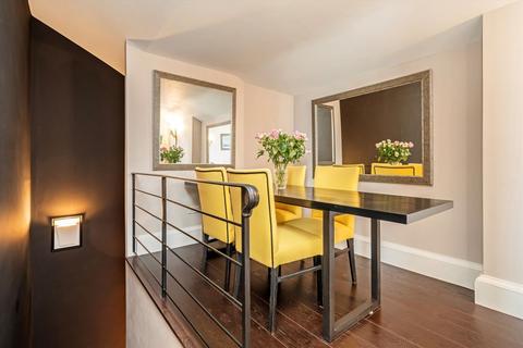 2 bedroom flat to rent, Carlyle Court, London SW10