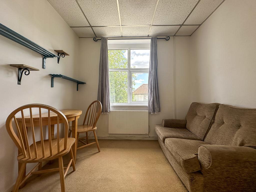Lounge/ Dining Room
