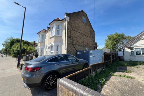 Industrial unit to rent, Soth St, Enfield, EN3