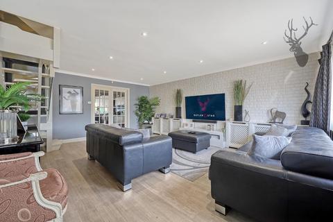 3 bedroom terraced house for sale, The Poplars, Abridge, Romford
