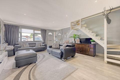3 bedroom terraced house for sale, The Poplars, Abridge, Romford