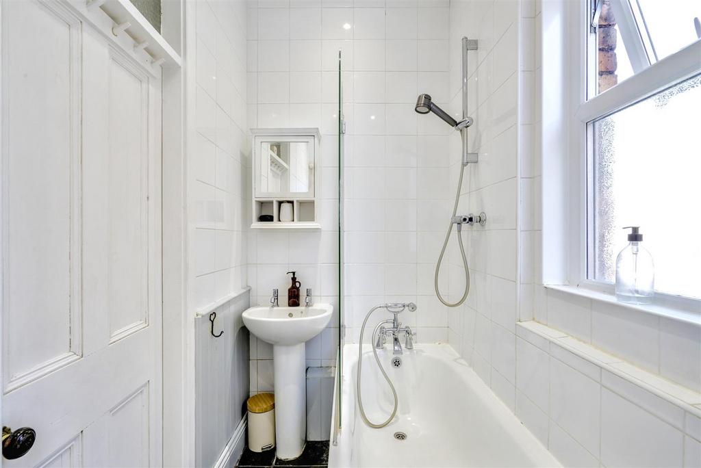 Bathroom 1 2.jpeg