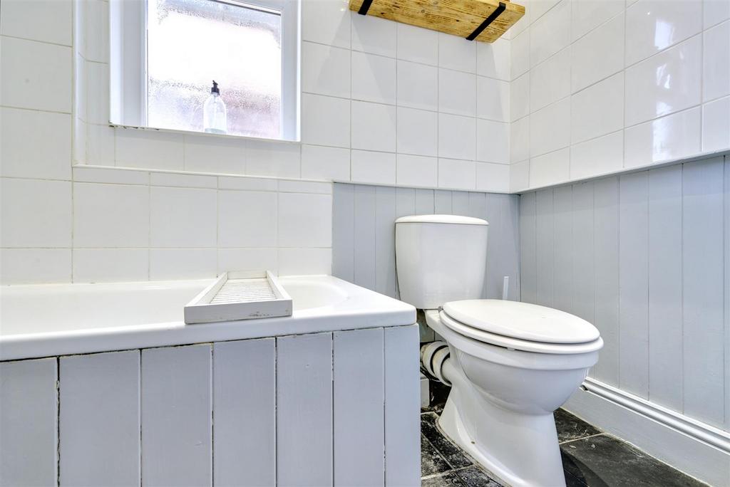 Bathroom 1 3.jpeg