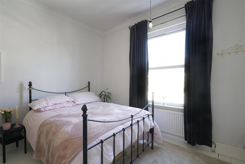 Bedroom 2 1.jpg