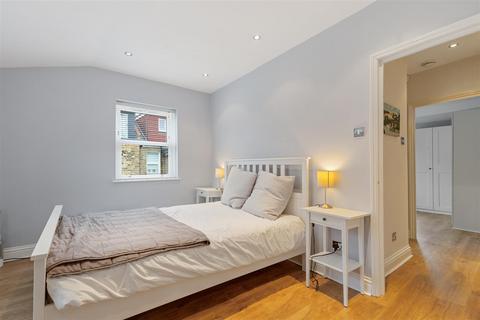 130a Devonshire Road, Chiswick, London, W4 2AW