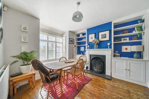 27 Frailey Hill, Woking, GU22 8EA