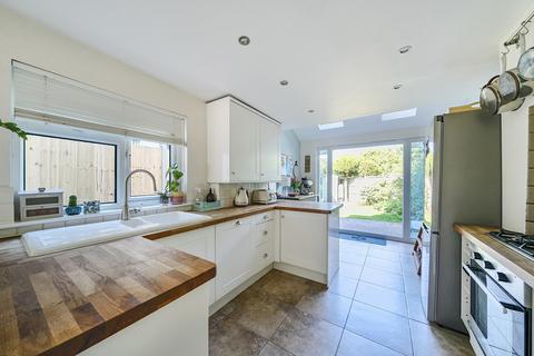 27 Frailey Hill, Woking, GU22 8EA