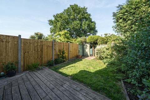 27 Frailey Hill, Woking, GU22 8EA