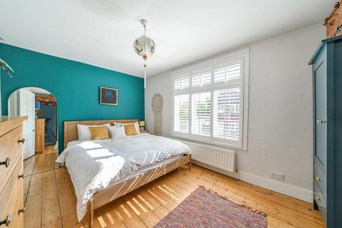 27 Frailey Hill, Woking, GU22 8EA