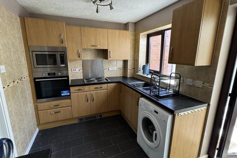 2 bedroom terraced house to rent, Cygnet Close, Cannock Chase