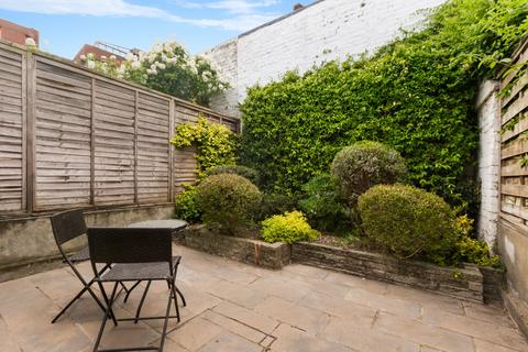2 bedroom house to rent, Childs Street, Earls Court, London