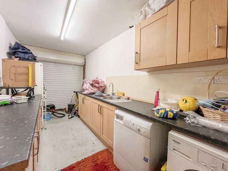 Garage/utility